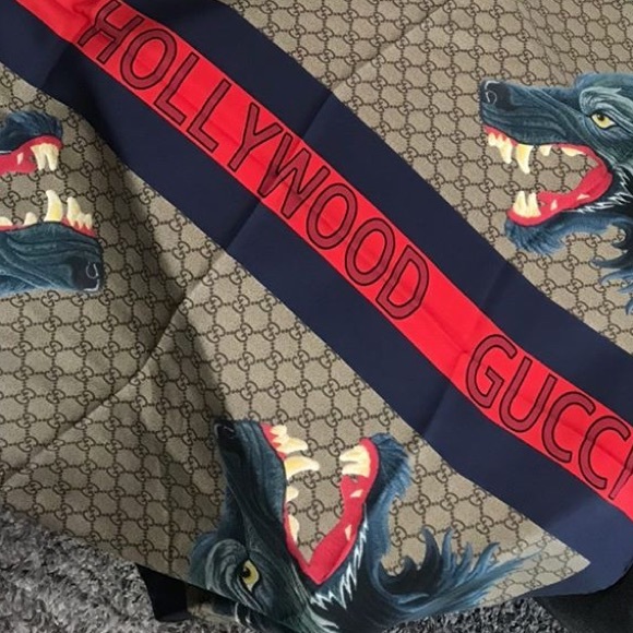 gucci wolf scarf